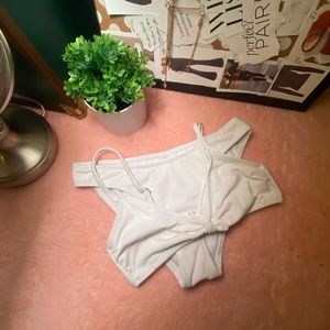 WHITE SWIM SUITE WEAR